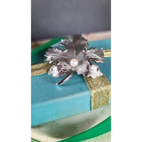 Silver Faux Pearl Maple Leaf Shaped Brooch - Picture 5 of 10